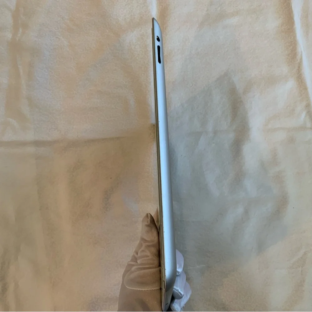Apple iPad A1458 16GB White/Silver iOS 10.3.3 WiFi